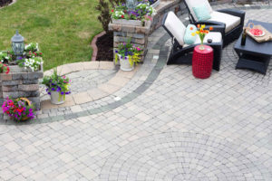 Paver patio with circular pattern